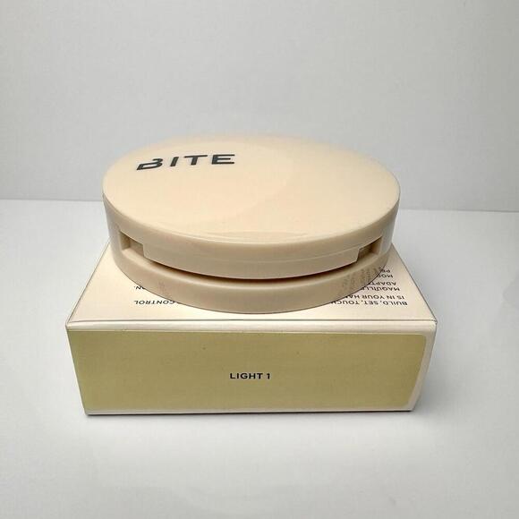 Bite Beauty Changemaker Flexible Coverage Pressed Powder Light 1 Shade 7.5g NIB - Picture 4 of 7